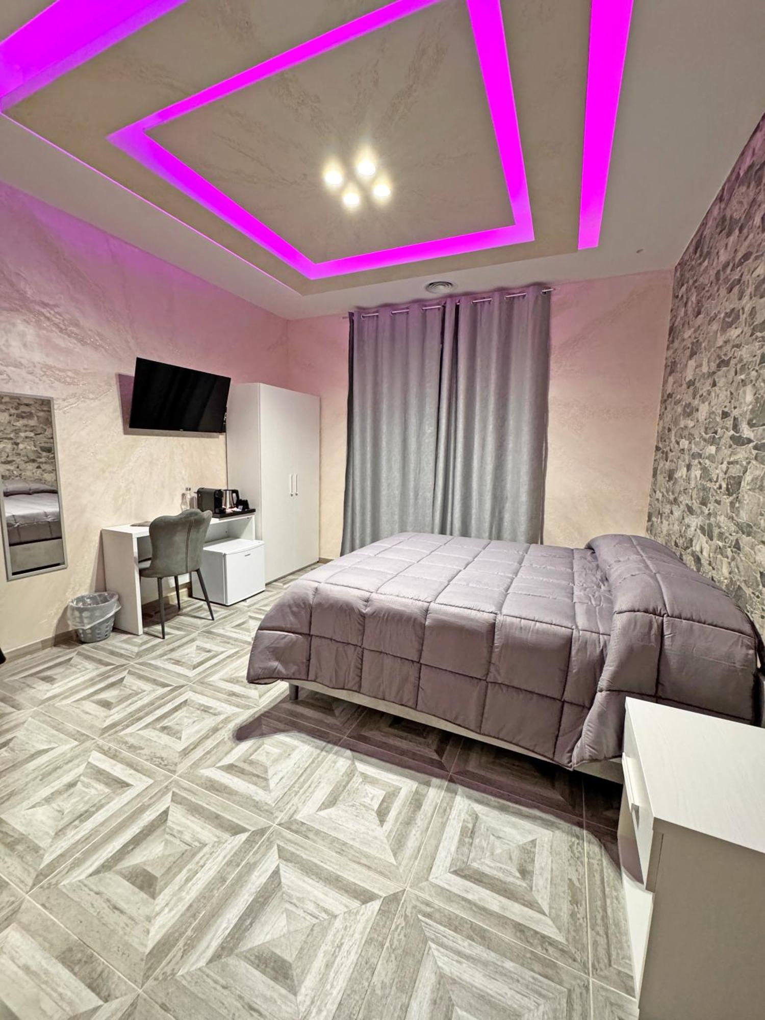 Red Rose Exclusive Rooms ซานเชซาเรโอ ภายนอก รูปภาพ